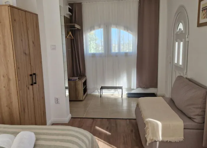 Barati Vendeghaz 3* Győrújbarát